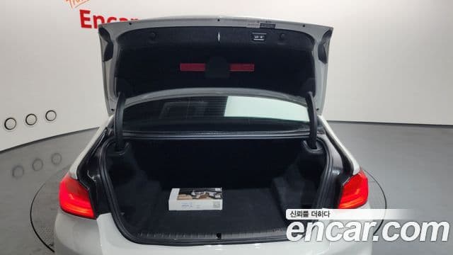 BMW 5 Series 2019 — Photo 15/20