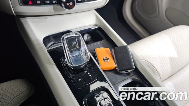 Volvo XC60 2021 — Şəkil 9/20