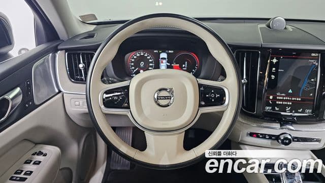 Volvo XC60 2021 — Şəkil 13/20