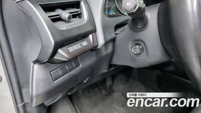 Lexus UX250h 2021 — ფოტო 16/20