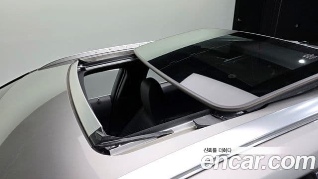 Lexus UX250h 2021 — ფოტო 19/20