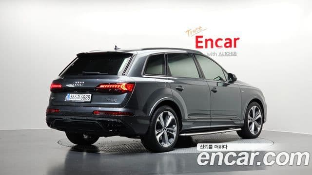 Audi Q7 2022 — ფოტო 2/20