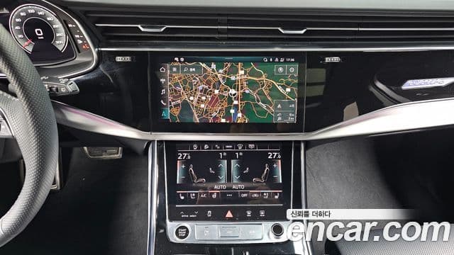 Audi Q7 2022 — ფოტო 14/20