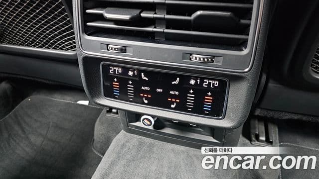 Audi Q7 2022 — ფოტო 18/20