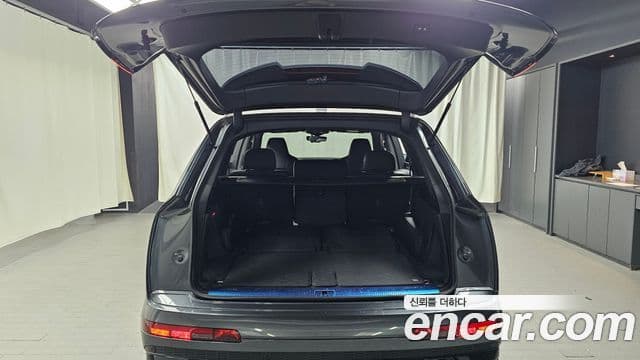 Audi Q7 2022 — ფოტო 20/20