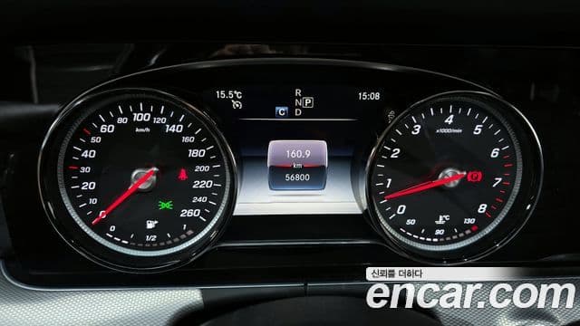 Mercedes-Benz E-Class 2019 — ფოტო 8/20