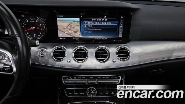 Mercedes-Benz E-Class 2019 — ფოტო 14/20
