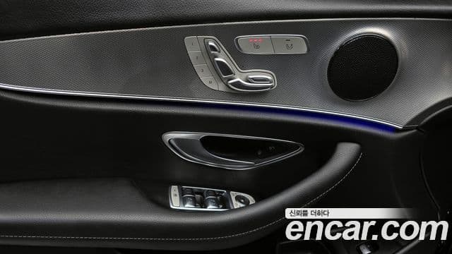 Mercedes-Benz E-Class 2019 — ფოტო 17/20