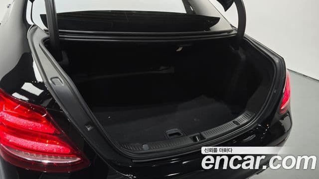 Mercedes-Benz E-Class 2019 — фото 20 из 20