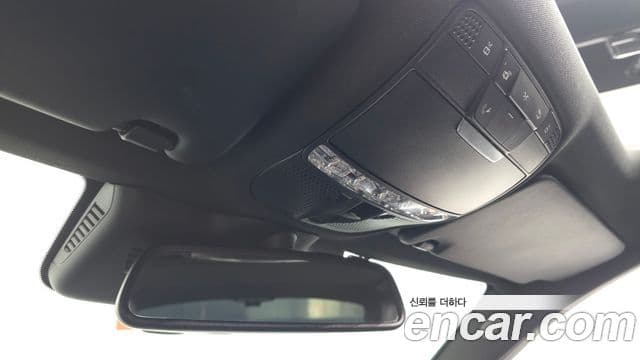 Mercedes-Benz C-Class 2018 — ფოტო 17/20