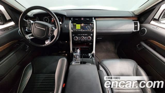 Land Rover Discovery 5 2018 — Şəkil 10/20