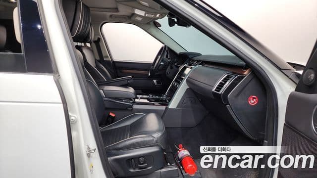 Land Rover Discovery 5 2018 — Şəkil 15/20