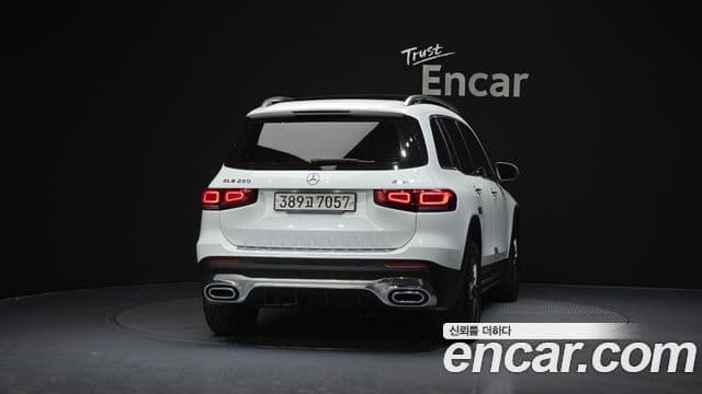 Mercedes-Benz GLB-Class 2021 — ფოტო 4/20