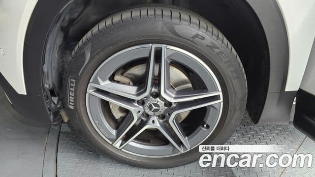 Mercedes-Benz GLB-Class 2021 — ფოტო 5/20