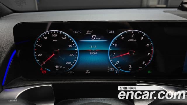 Mercedes-Benz GLB-Class 2021 — ფოტო 8/20