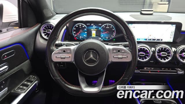 Mercedes-Benz GLB-Class 2021 — ფოტო 13/20