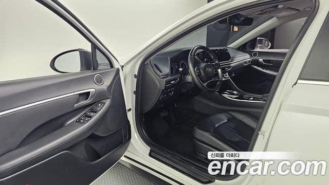 Hyundai Sonata Hybrid 2021 — ფოტო 17/20