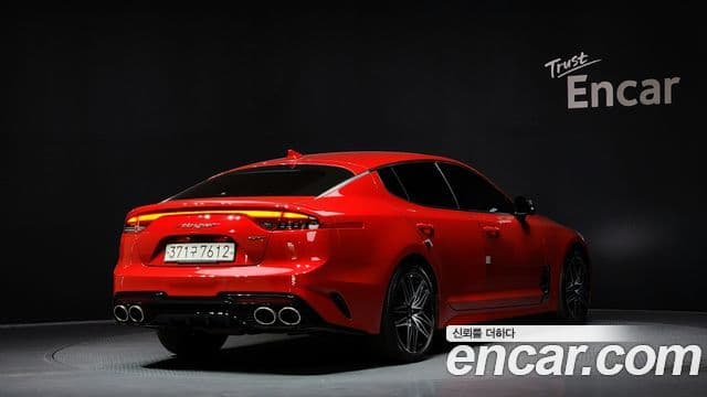 Kia Stinger 2021 — ფოტო 2/20