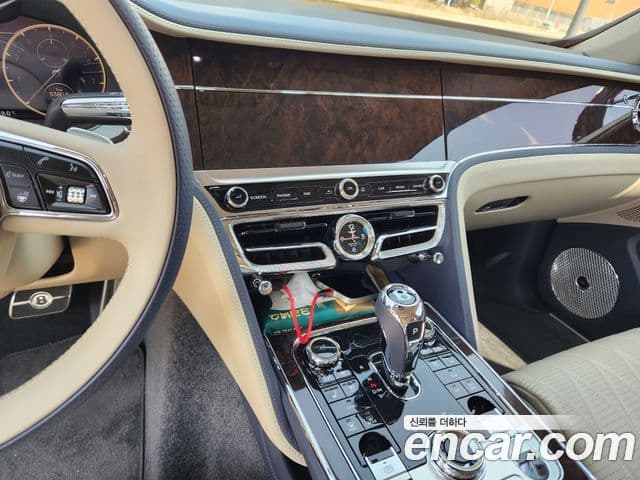 Bentley Flying Spur 2022 — Şəkil 7/15