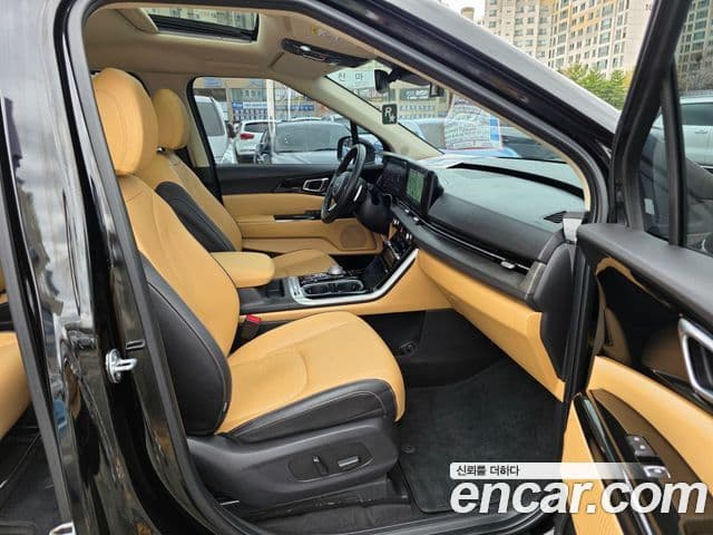 Kia Carnival 2023 — Фото 8/20