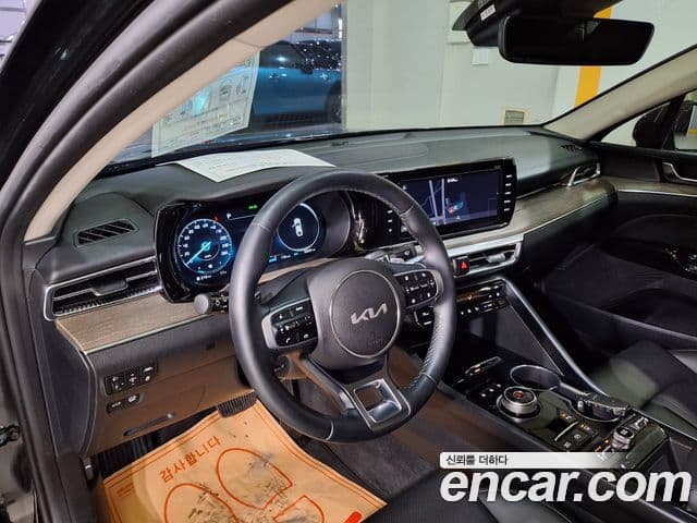 Kia K5 2023 — ფოტო 17/20