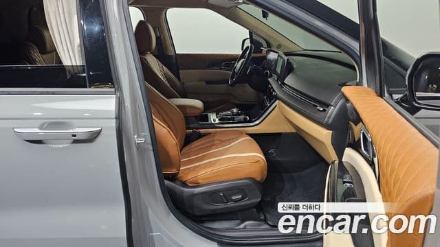 Kia Carnival 2023 — ფოტო 11/20
