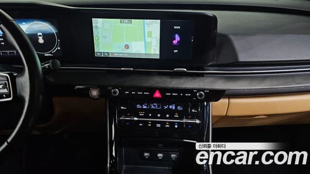 Kia Carnival 2023 — ფოტო 15/20