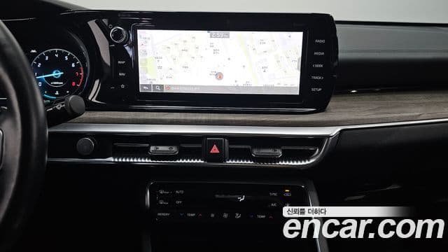 Kia K5 2021 — ფოტო 14/20