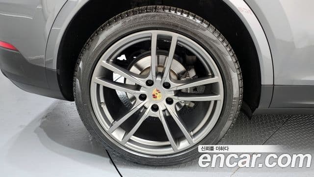 Porsche Cayenne 2021 — ფოტო 5/20