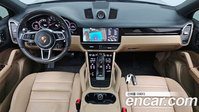 Porsche Cayenne 2021 — ფოტო 7/20