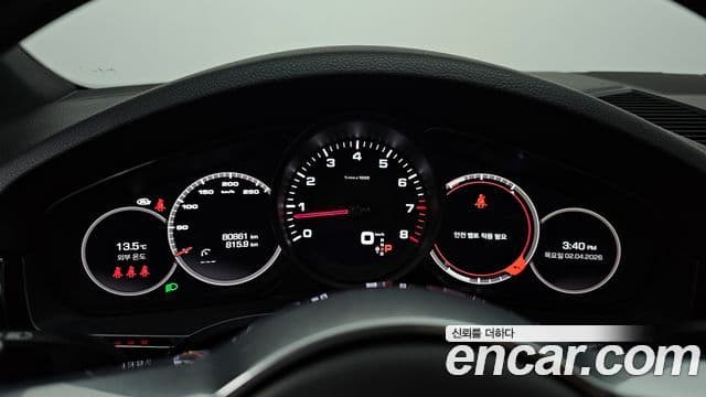 Porsche Cayenne 2021 — ფოტო 8/20