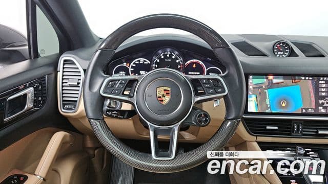 Porsche Cayenne 2021 — ფოტო 13/20