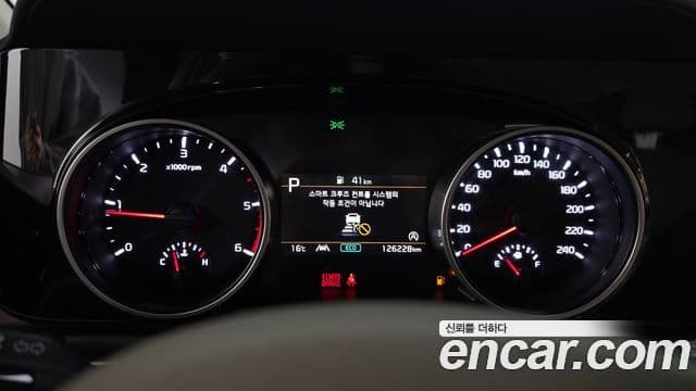 Kia Carnival 2022 — Фото 8/20