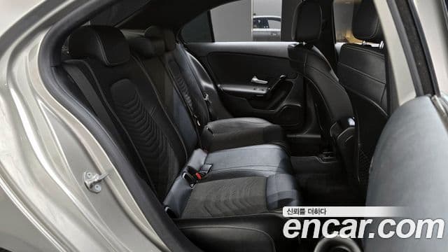 Mercedes-Benz A-Class 2020 — Şəkil 12/20