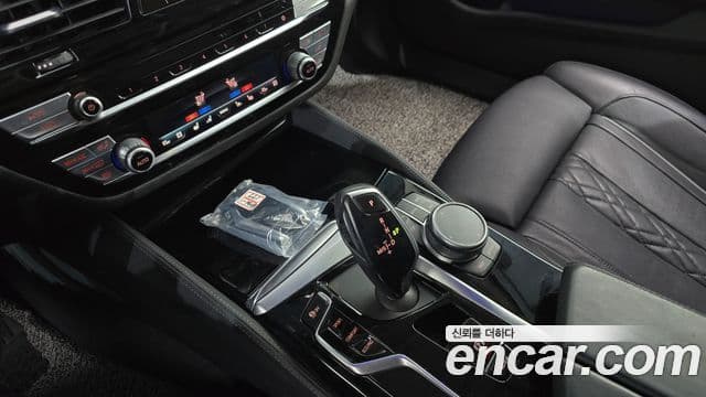 BMW 5 Series 2021 — фото 9 из 20