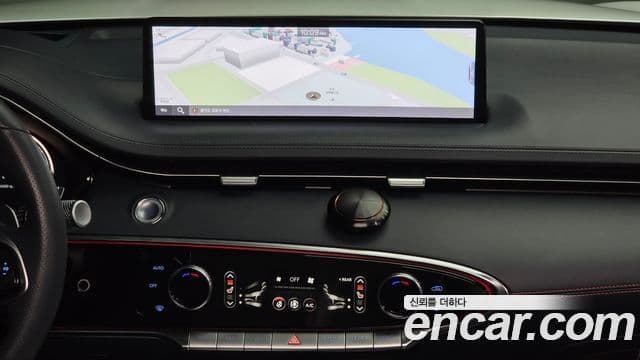 Genesis GV70 2021 — ფოტო 14/20