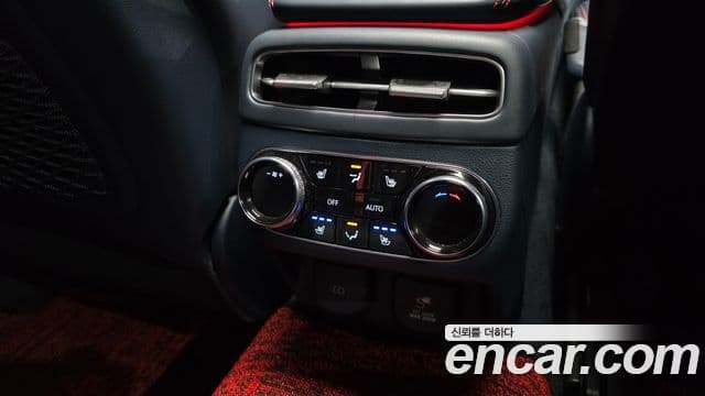 Genesis GV70 2021 — ფოტო 19/20
