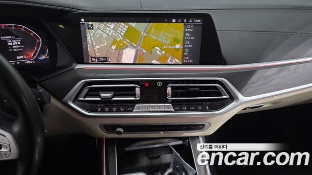 BMW X7 2021 — ფოტო 14/20
