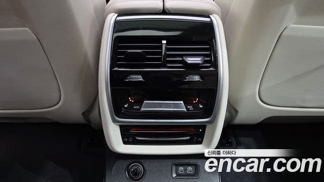 BMW X7 2021 — ფოტო 19/20