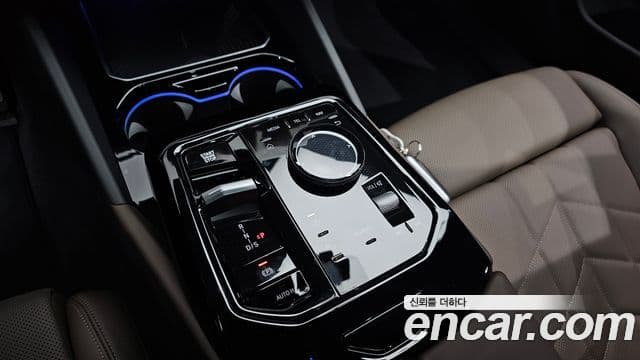 BMW 5 Series 2025 — Фото 9/20