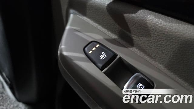 Kia Carnival 2024 — ფოტო 19/20