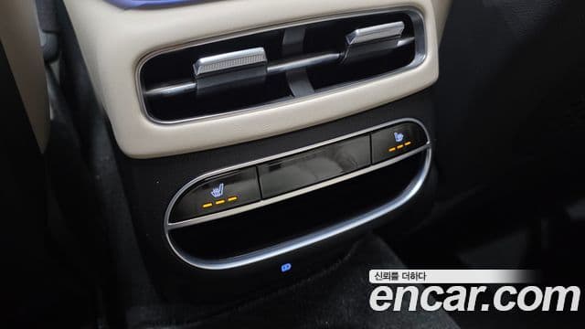 Genesis GV70 2023 — ფოტო 18/20