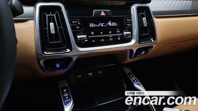 Kia Sorento 2023 — ფოტო 17/20