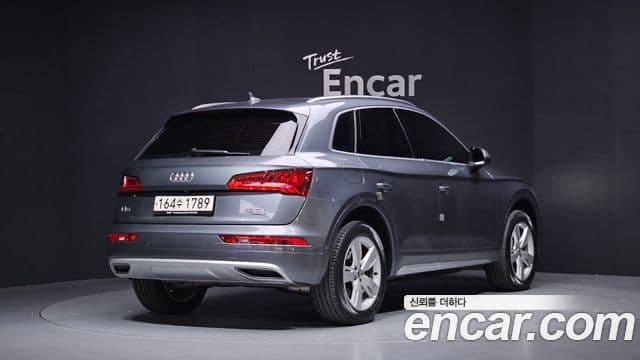 Audi Q5 2020 — Şəkil 2/20