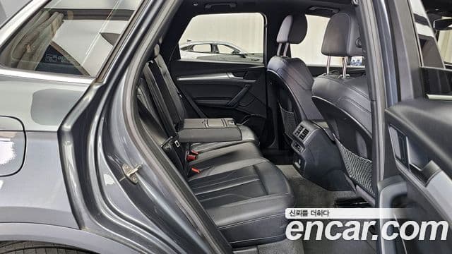 Audi Q5 2020 — Şəkil 12/20