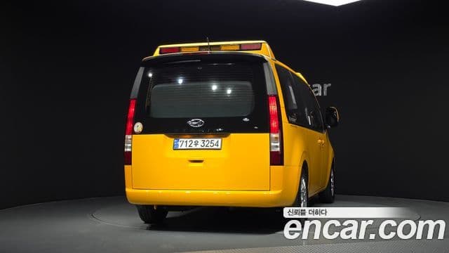Hyundai Staria 2023 — ფოტო 4/20