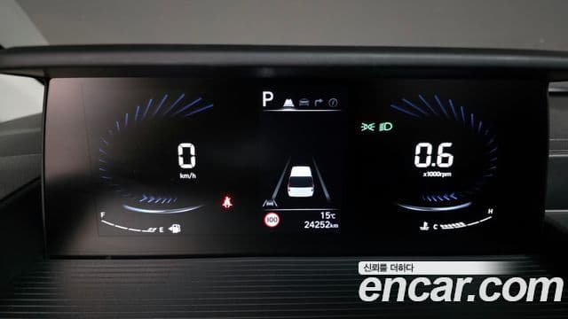 Hyundai Staria 2023 — ფოტო 8/20