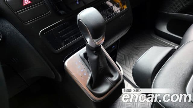 Hyundai Staria 2023 — фото 9 из 20