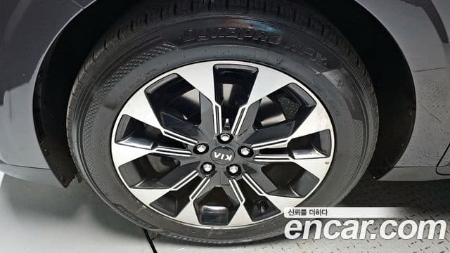 Kia Carnival 2021 — фото 5 из 20