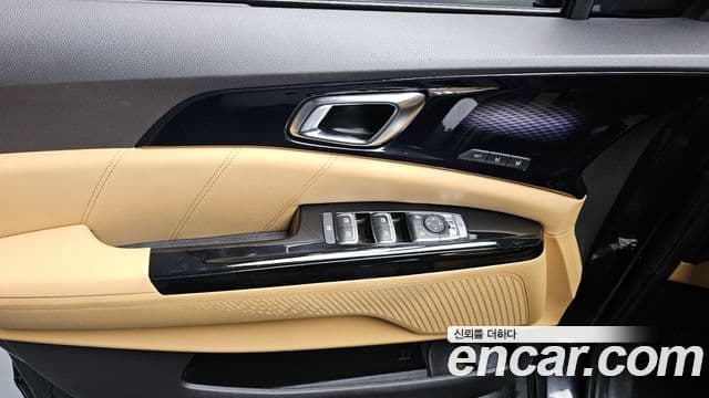 Kia Carnival 2021 — фото 17 из 20